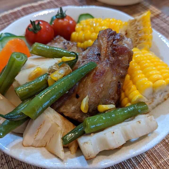 シンプルが美味しい♡豚スペアリブのグリル野菜添え